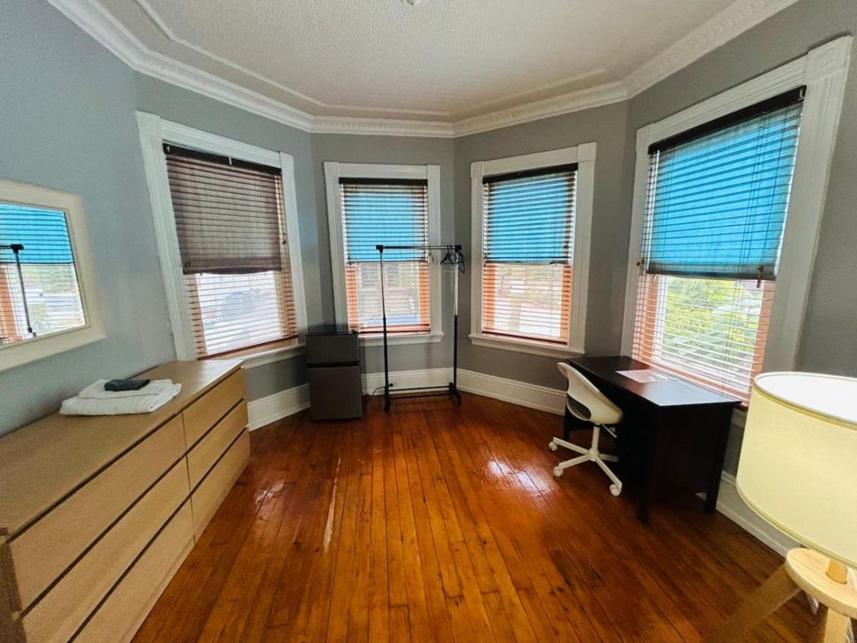 Spacious Room In Federal Hill Near Downtown With Shared Bathroom And Kitchen Providence Exterior photo