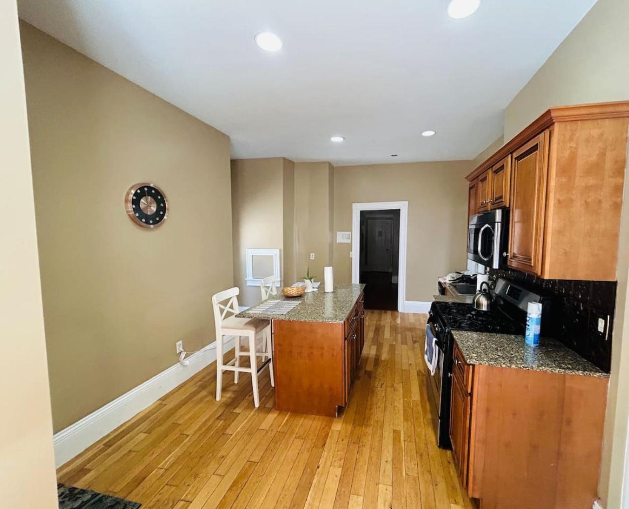 Spacious Room In Federal Hill Near Downtown With Shared Bathroom And Kitchen Providence Exterior photo