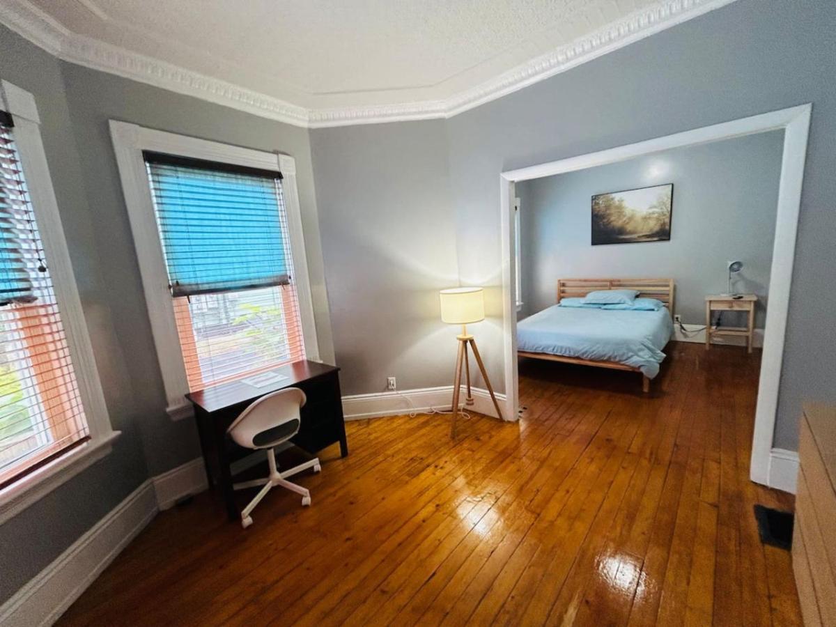 Spacious Room In Federal Hill Near Downtown With Shared Bathroom And Kitchen Providence Exterior photo